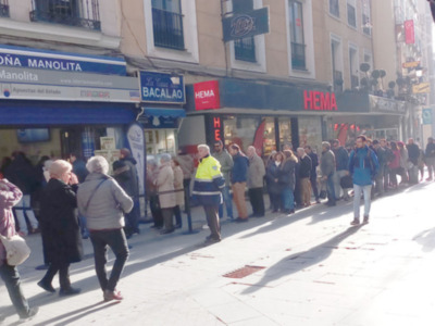 Colas en doña Manolita