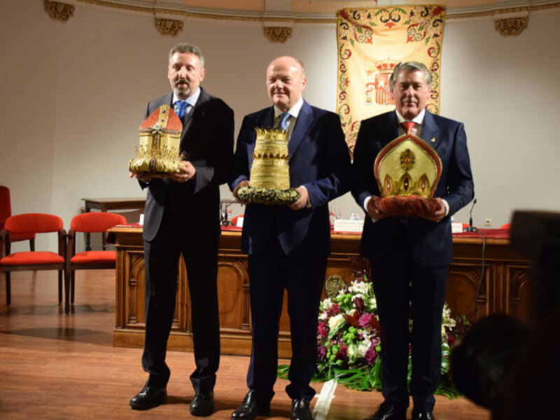 El ateneo sevillano proclama a los Reyes de la ilusión en Capitanía.