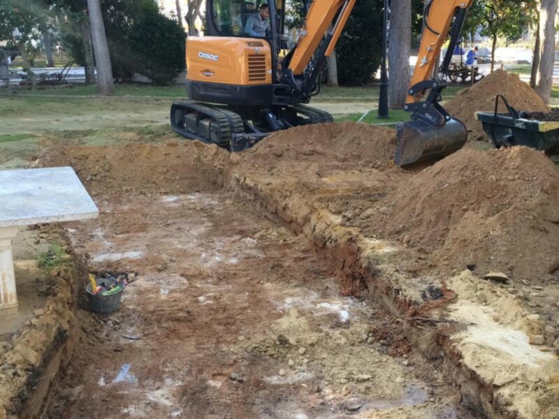 Diputación inicia la excavación en busca de fosas comunes en el El Mayeto, en Rota, entre las que podrían estar los restos de 7 chipioneros