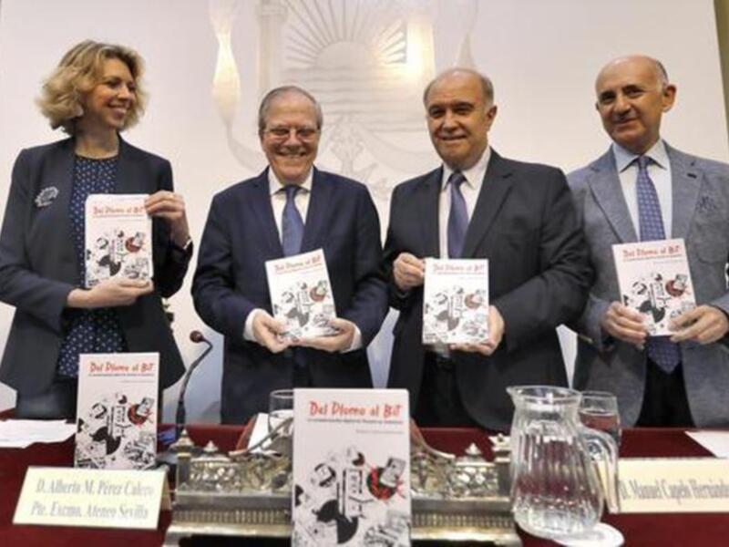 Exito en la presentación del libro "Del Plomo al Bit" de Manuel Capelo con lleno en el salon Ateneo de Sevilla