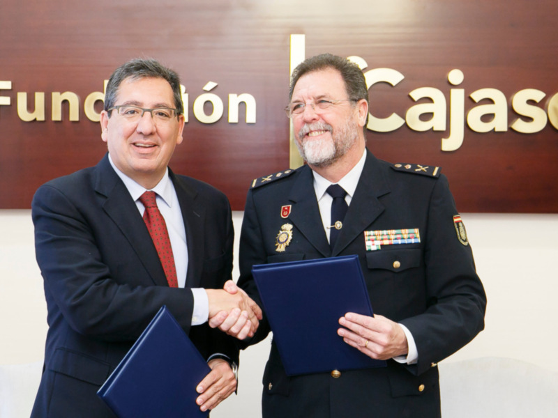 La Fundación Cajasol mantiene su compromiso con la Jefatura Superior Policía de Andalucía Occidental para desarrollar un programa de actividades socio