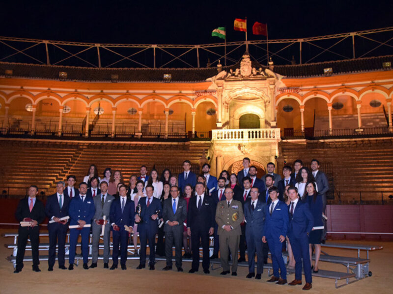 La  Maestranza de Caballería  entrego los premios Universitario  y los trofeos taurinos.