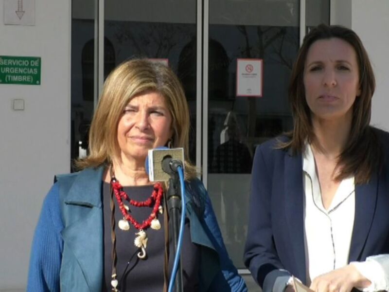 La responsable de Salud de la Junta en Cádiz, Isabel Paredes, concreta un plan de trabajo para mejorar la atención sanitaria en Chipiona