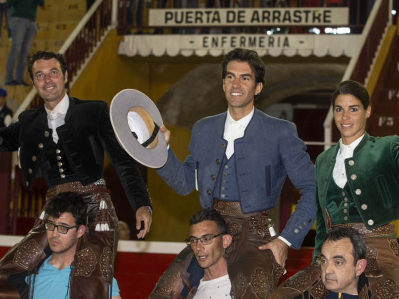 Andy Cartagena, Sergio Galán y Lea Vicens cortan 9 orejas y salen a hombros en Cieza