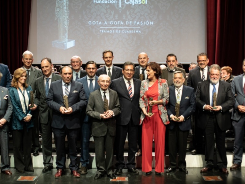 La Fundación Cajasol reconoce la labor social, cultural y divulgativa de las instituciones, hermandedes y cofrades con los premios “Gota a Gota de Pas
