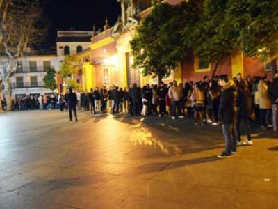 Solemne y devoto Besamanos al Dios de San Lorenzo.