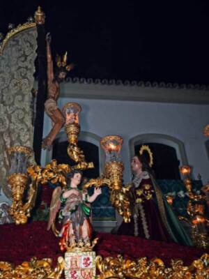 La lluvia obliga a  la cofradía del Jueves Santo a tener planes alternativo.