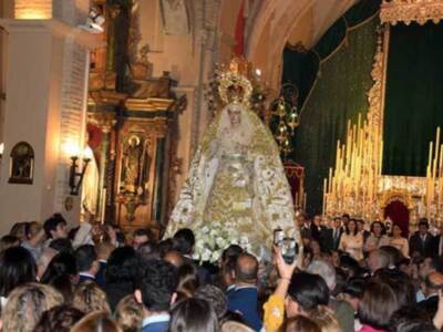 Mayo florido en la hermandad de la Vera-cruz  de Alcalá del Río