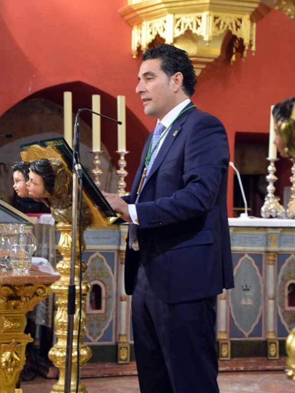 Víctor Augusto, pregonó la exaltación de la Veracruz Ilipense.
