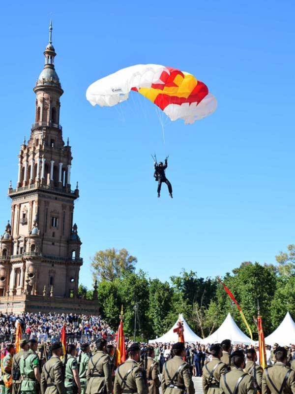 Sevilla acoge la jura de Bandera