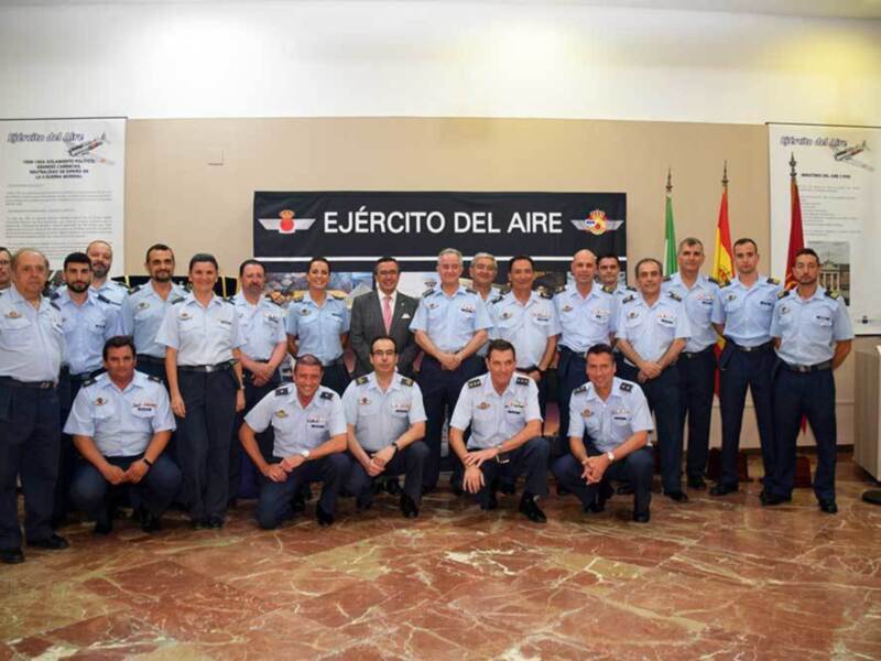 La Aviación Militar española en la exposición del Círculo Mercantil de Sevilla.