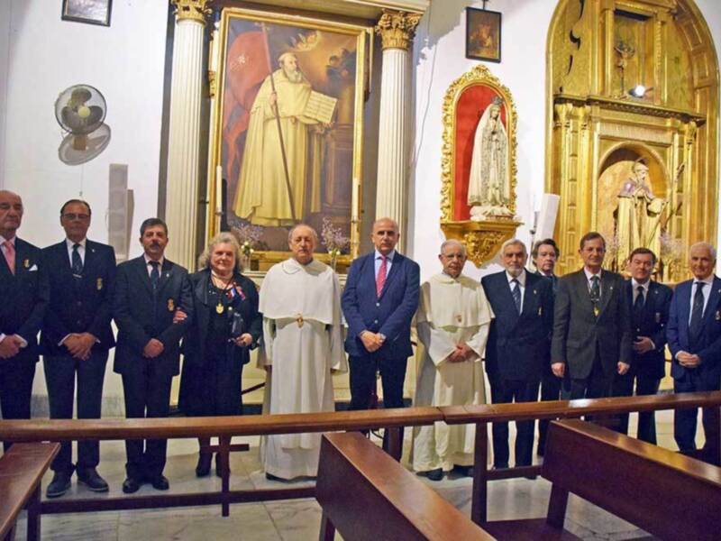 La RLNE, le concede la medalla e insignia Naval  a la  Hermandad del Santo Entierro de Sevilla