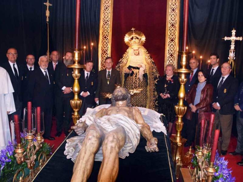 Acto de confraternización y especial vinculación de la Real Liga Naval Española con  la Hermandad del Santo Entierro de Sevilla.