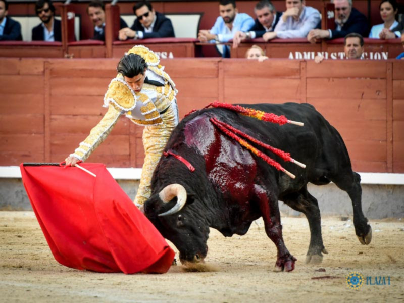 López Simón deja una gran faena del tercero pero pincha con la espada