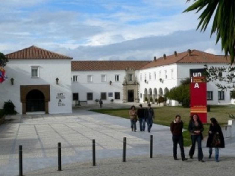 Diez becas para la realización del curso de verano de la UNIA ‘Periodismo, deporte y técnica, un siglo largo de unión’