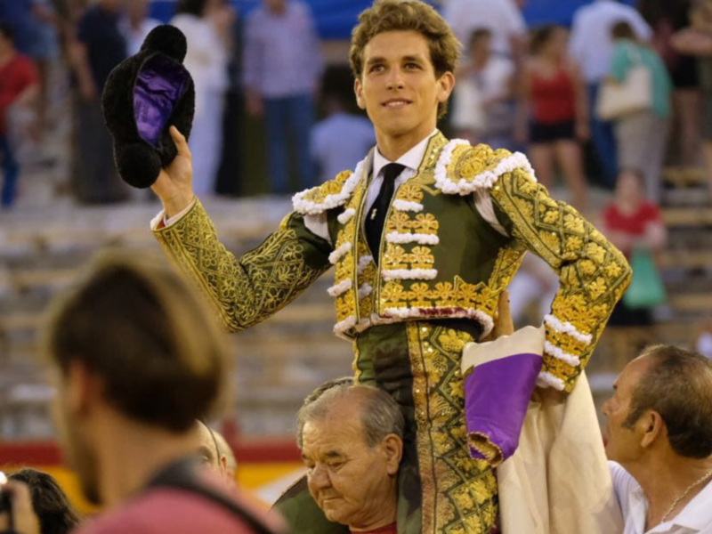 Puerta Grande de Ginés Marín en la primera corrida de Hogueras