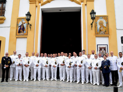 Sevilla dedicó una santa misa en honor a la patrona de la Armada la Virgen del Carmen.
