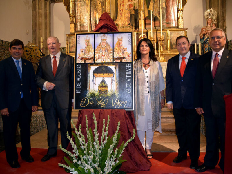 En la capilla de Santa María de Jesús se presentó el cartel de la patrona de Sevilla por la profesora Nuria Barrera.