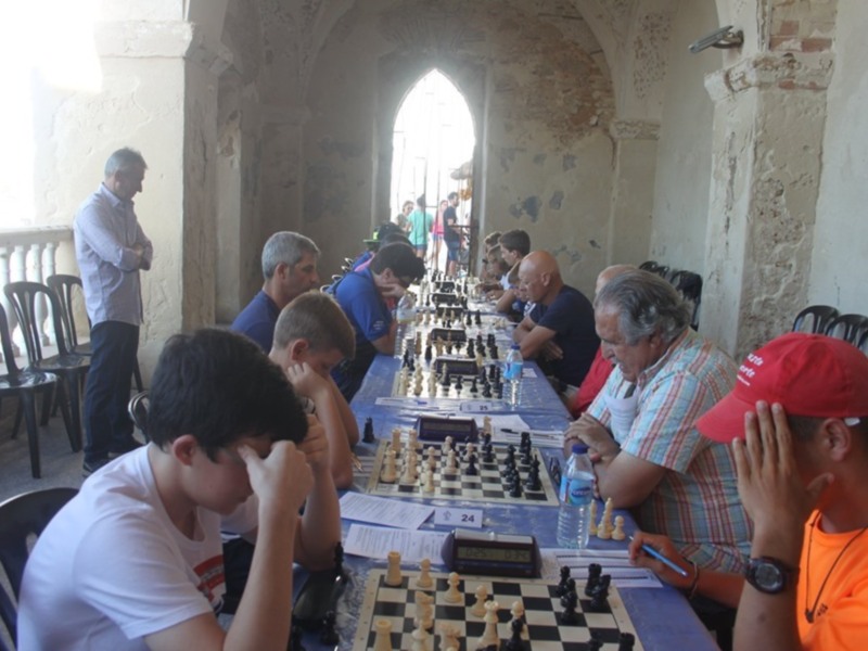 Roberto Carlos Gómez se alza con el Open Chipiona de Ajedrez en el que el chipionero Juan Montabán se hace con la tercera plaza