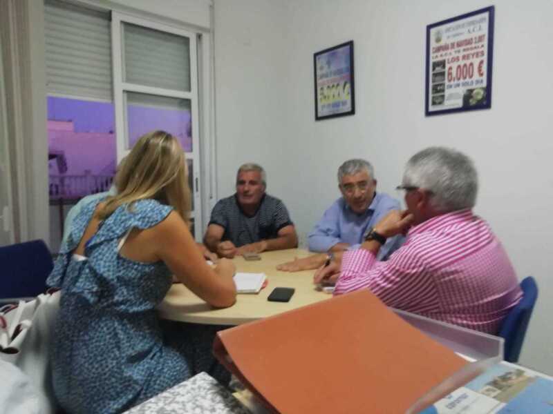 ACITUR y la delegada de Comercio se reúnen para coordinar actuaciones encaminadas a fortalecer el comercio local y la imagen de Chipiona