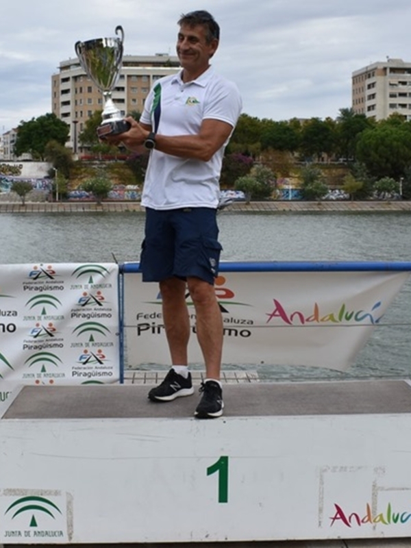 El Club Náutico Sevilla, campeón del Andaluz de barcos combinados de piragüismo