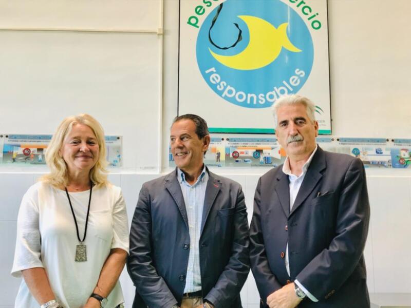 El Director de la Agencia Pública de Puertos visita la lonja para comprobar los arreglos realizados en la fábrica de hielo y las cámaras frigoríficas