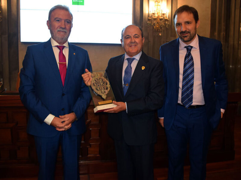 Este año el Aldabón a recaído en el empresario D. Francisco García Campos