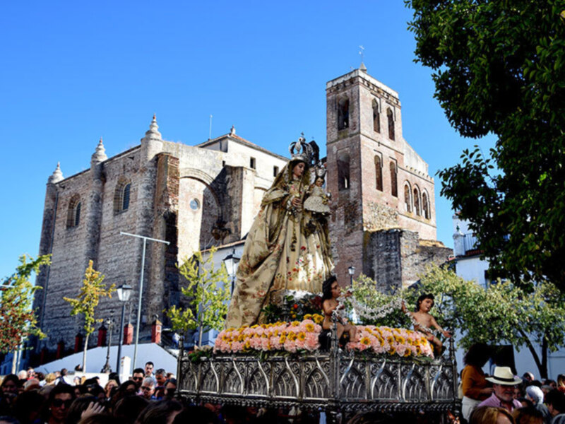 Procesión de traslado de la Virgen  del Monte a su Santuario