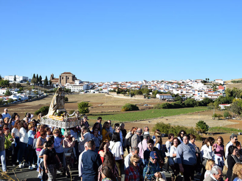 Gran afluencia de fieles acompañaron a la Virgen del Monte hacia su Ermita