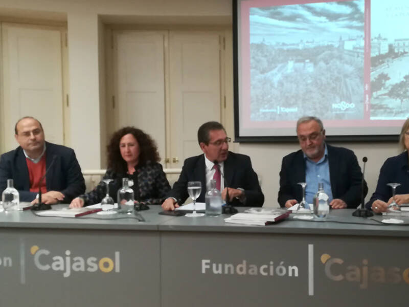 Presentado el libro "El Ayuntamiento y la Plaza Nueva de Sevilla"