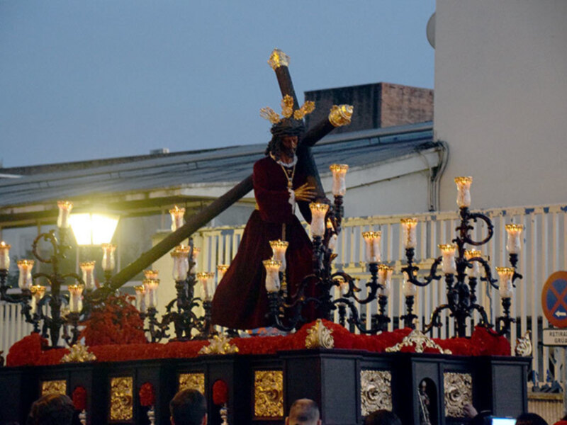 El Cristo de la Bondad procesionó por su barrio de la Huerta del Carmen.