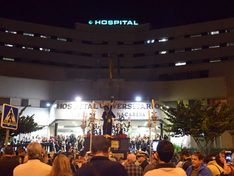 El  Nazareno de la Bondad derramó sus bendiciones por sus vecinos del barrio.