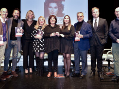 Lleno en el Teatro Cajasol en la presentación en Sevilla de "Canta Rocío Canta" VIDEO ACTO COMPLETO