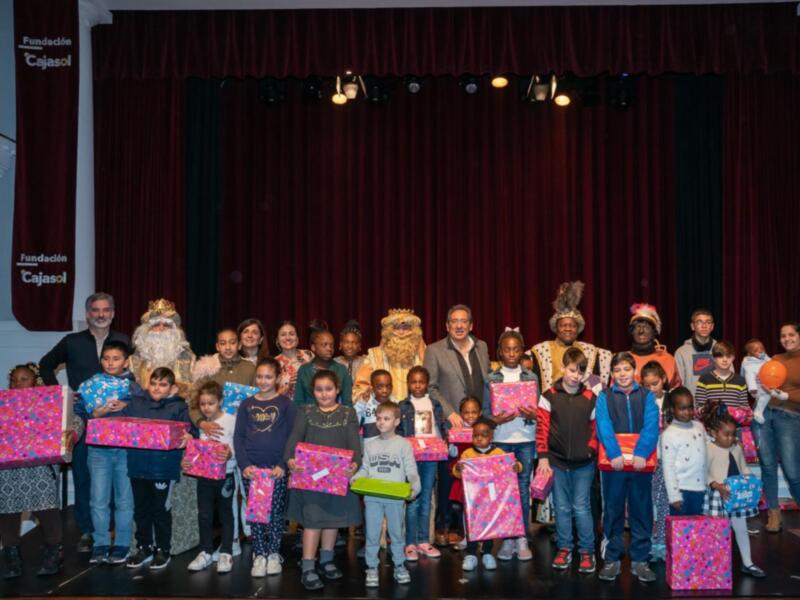 La Fundación Cajasol entrega más de 1000 juguetes a los niños y niñas de las asociaciones y entidades colaboradoras de Sevilla, Huelva, Córdoba