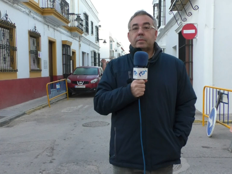 Pepe Mellado afirma que las obras de arreglo de la calle Larga permiten mejorar sus condiciones generando empleo al mismo tiempo