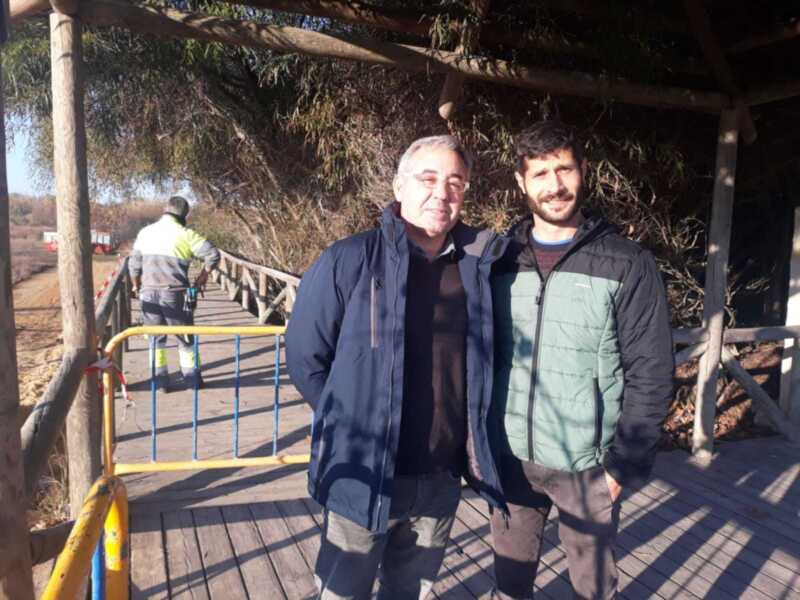 Pepe Mellado y Sebastián Guzmán supervisan los trabajos de rehabilitación del Centro El Camaleón