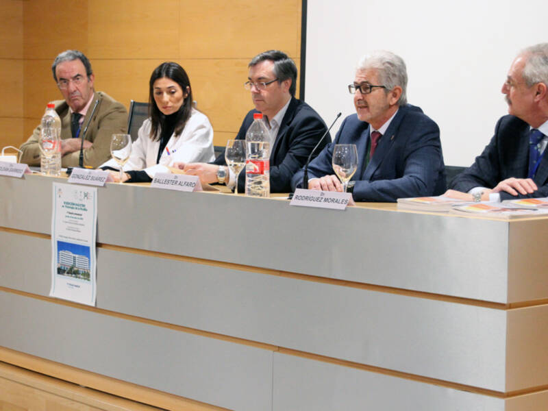 Casi 10.000 andaluces se someten cada año a una intervención de rodilla