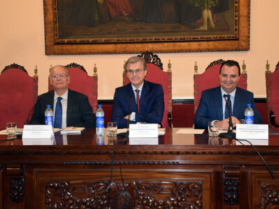 Francisco J. Romero en la presentación de su libro “Actualidad por el Derecho” aboga por la creencia en el Derecho como transformación social.