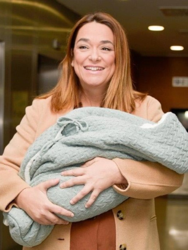 Toñi Moreno abandonaba el Hospital Vithas Nisa de Sevilla  cuatro días después de haber dado a luz
