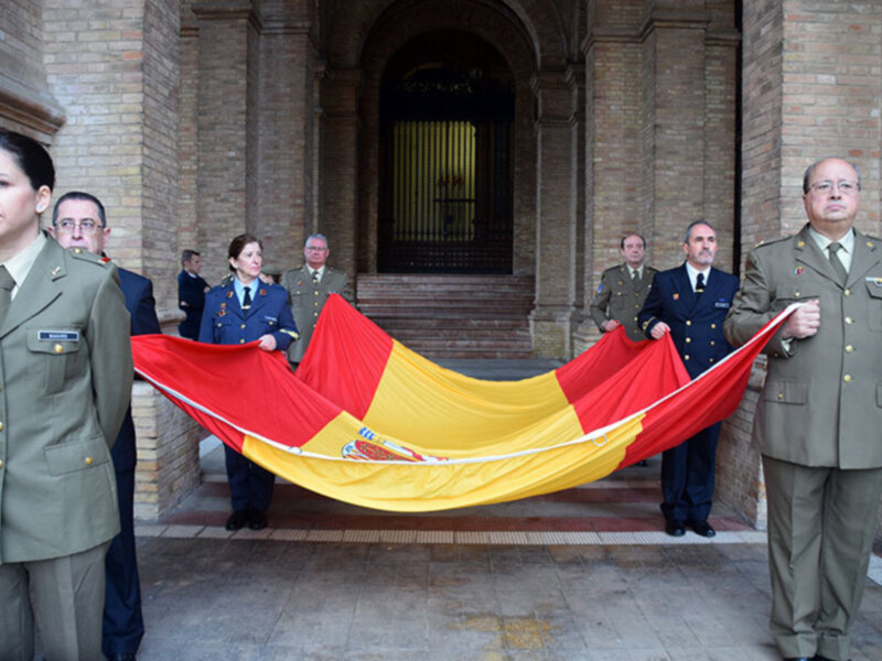 El emocionante Izado de Bandera en Sevilla
