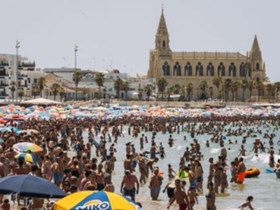 Andalucía, 320 días de sol al año; el turismo de playa arrancará la recuperación económica de este sector.