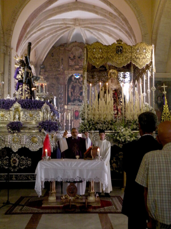 Misa en  streaming en la Hermandad del Nazareno  Ilipense