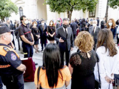 El Ayuntamiento de Sevilla recuerda a las víctimas de la COVID-19 con un acto de homenaje a la labor de la plantilla municipal en esta pandemia