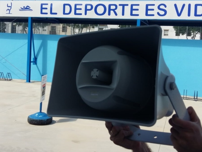 El complejo polideportivo municipal de Chipiona estrena sistema de megafonía centralizado