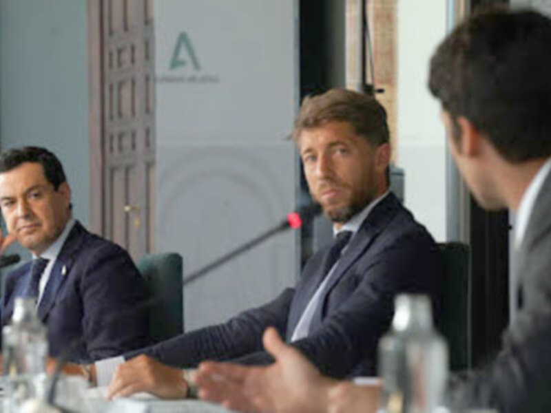 El sector taurino se ha reunido con el presidente de la Junta de Andalucía para abordar el mundo del toro