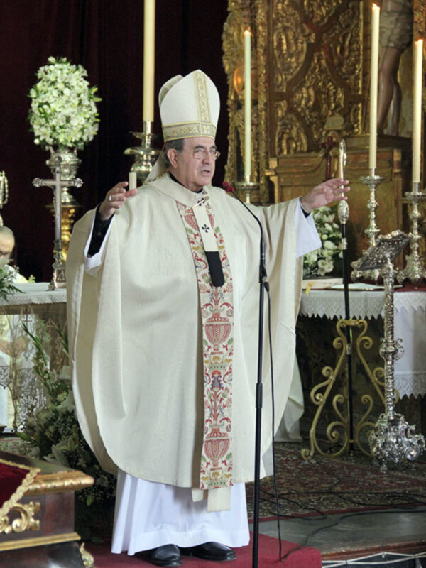 El Obispo hispalense Juan José Ajenjo Pelegrina presidió el acto de Aniversario  de la Coronación de la Virgen de los Dolores Ilipense 