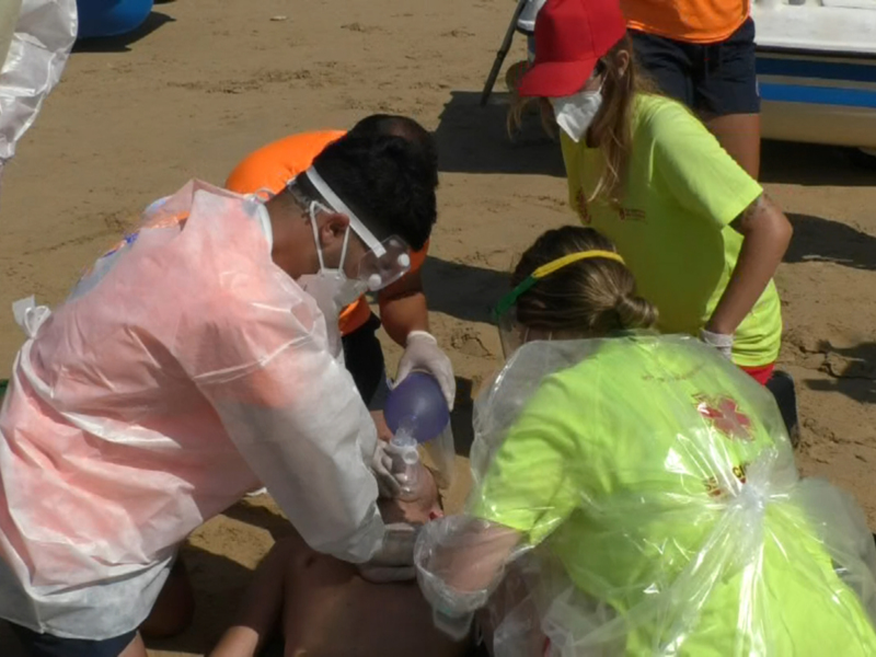Las playas de Chipiona han sido escenario ayer y hoy de dos simulacros de emergencia para sus certificaciones de calidad 