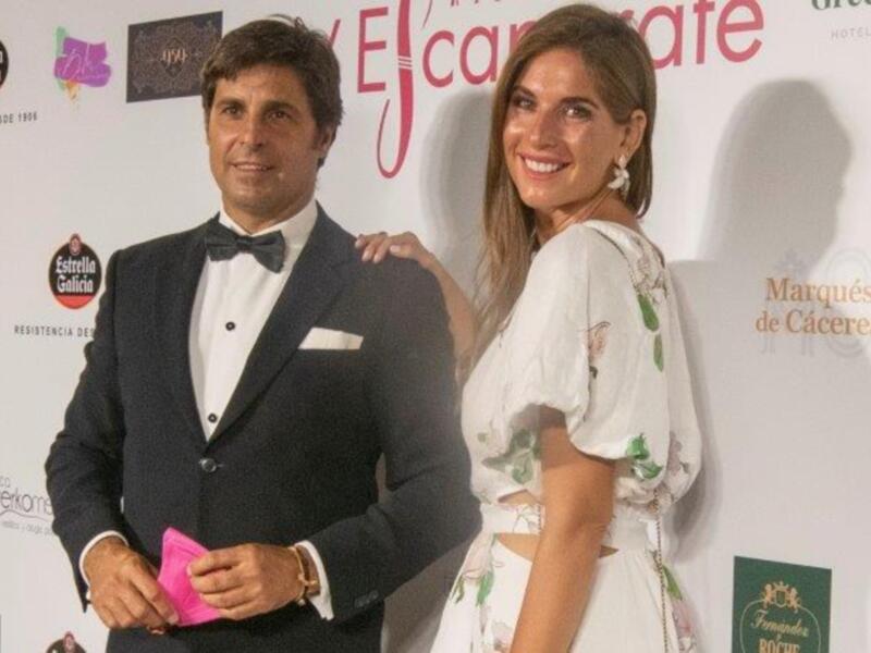 Lourdes y Sibi Montes  rivales en elegancia junto a Fran Rivera y el Tato en premios escaparate en Ronda