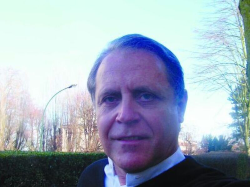Fernando Arenzana recibe un premio en Shangai por su contribución médica