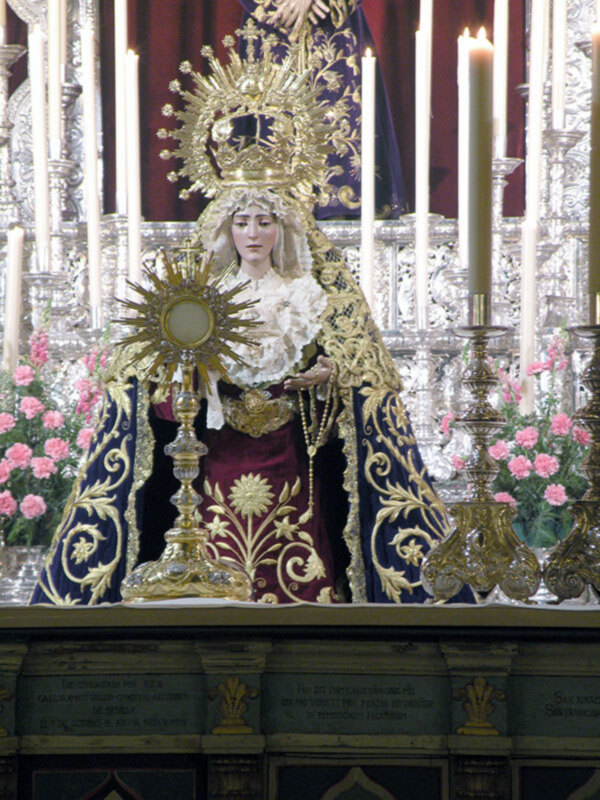 La gente de Alcalá del Río ya rinde cultos a la Reina del Miércoles Santo  